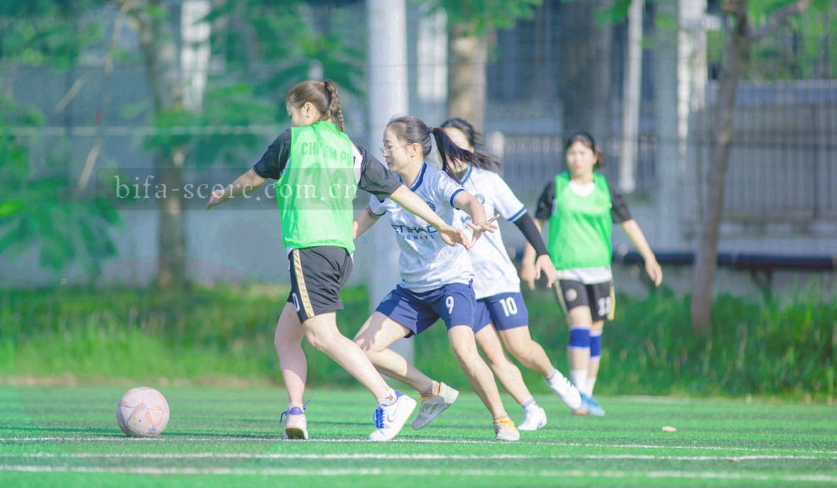 抽象速度仪表、同步脉冲波纹与数据图层叠加，霓虹青绿与暖橙形成对比